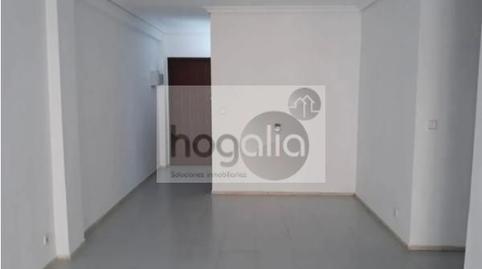 Foto 3 de Piso de alquiler en El Plantinar – Avda. La Paz - El Juncal, Sevilla