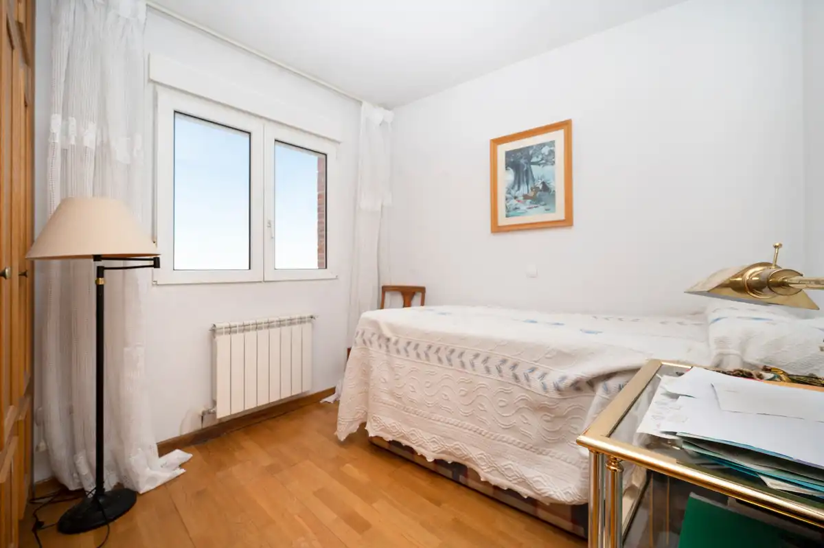 Habitación de Casa adosada en venta en Colmenar Viejo con Calefacción, Parquet y Terraza