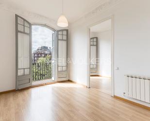 Exterior view of Apartment for sale in  Barcelona Capital  with Air Conditioner, Heating and Parquet flooring