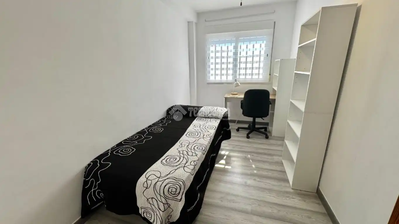 Habitación de Piso de alquiler en Granada con Amueblado