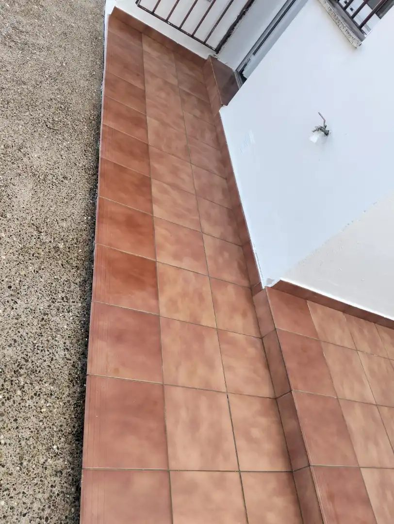 Vista exterior de Casa o xalet en venda en El Ronquillo amb Terrassa, Moblat i Balcó