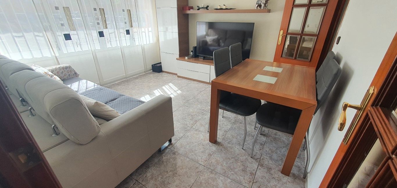 Sala d'estar de Planta baixa en venda en Badalona amb Aire condicionat