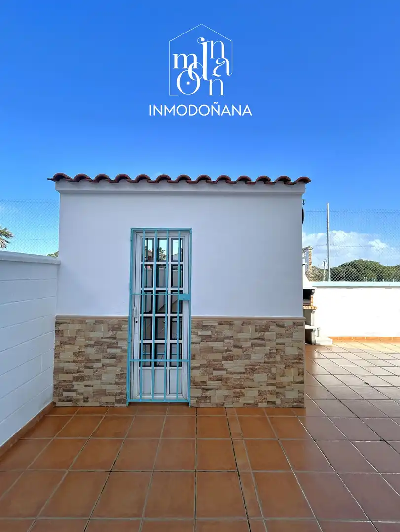 Vista exterior de Casa o chalet en venta en Almonte con Terraza, Trastero y Amueblado