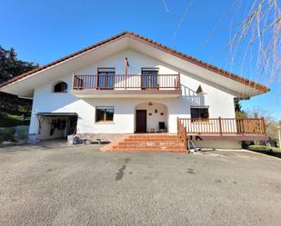 Vista exterior de Casa o xalet en venda en Bermeo amb Calefacció, Jardí privat i Terrassa