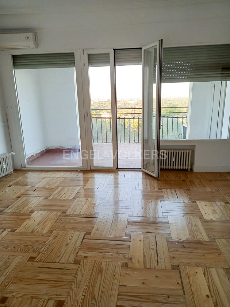 Sala d'estar de Apartament de lloguer en  Madrid Capital amb Aire condicionat, Calefacció i Parquet