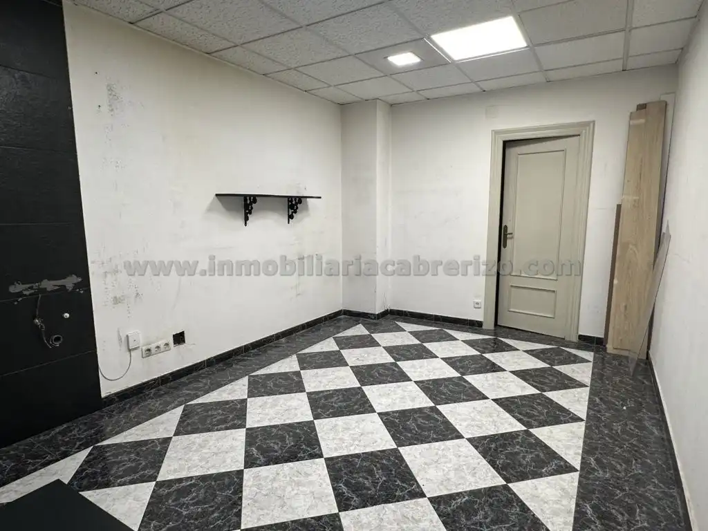 Local comercial en alquiler en Avenida de la Paz, imagen 3