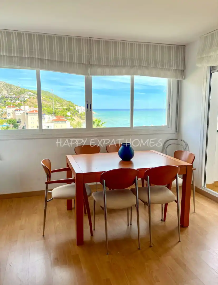 Menjador de Pis en venda en Sitges amb Aire condicionat, Calefacció i Jardí privat