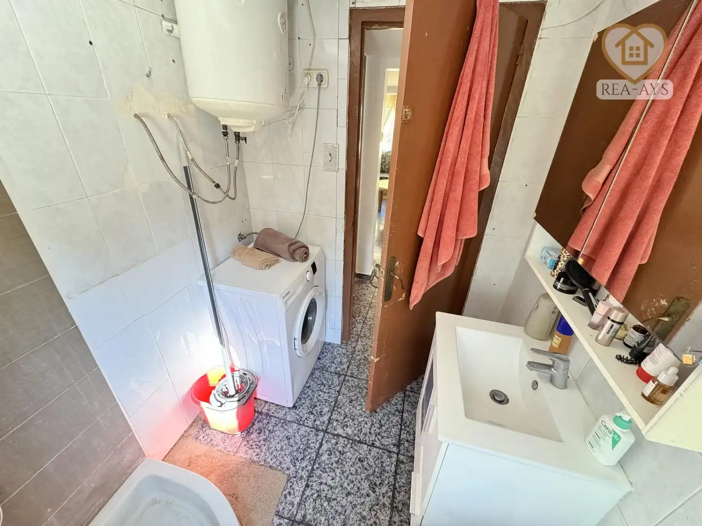 Bathroom of Flat for sale in Terrassa  with Furnished, Oven and Washing machine
