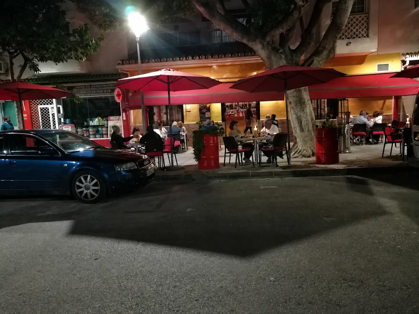 Local comercial en traspaso en Calle Medina Azahara, imagen 4