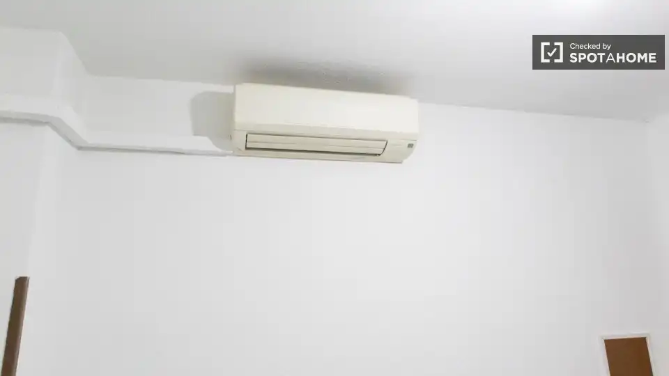 Bedroom of Flat for rent in Madrid  with Air Conditioner, Heating and Furnished