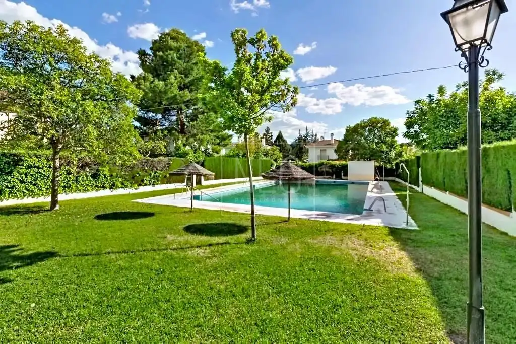 Piscina de Casa o xalet en venda en Albolote amb Aire condicionat, Calefacció i Jardí privat