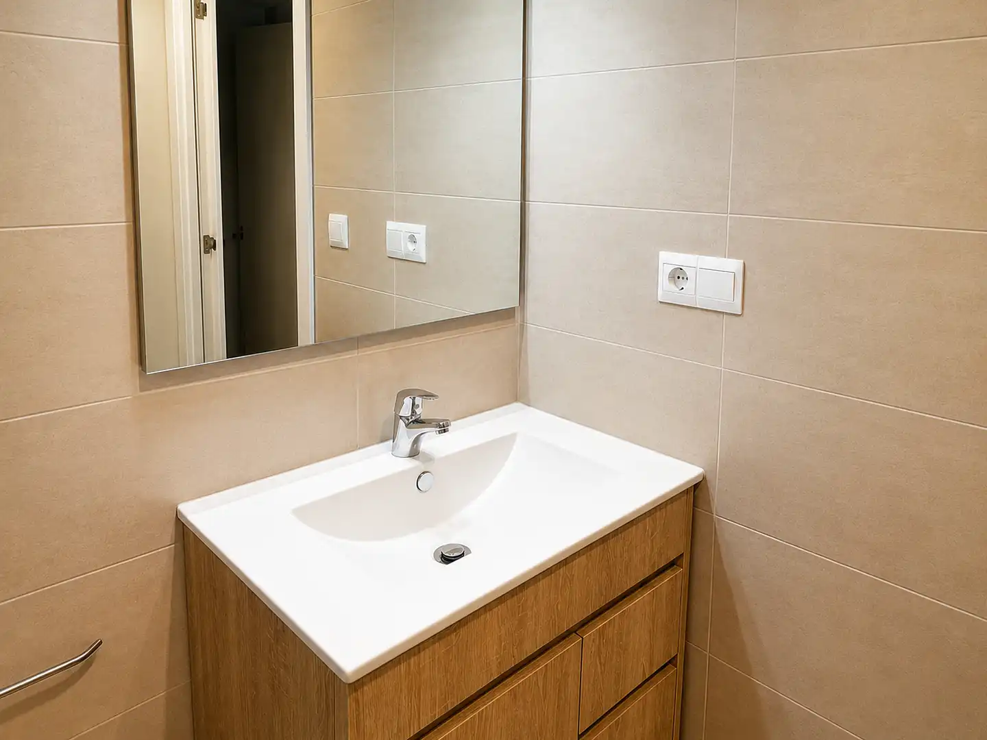 Baño de Piso de alquiler en Santander con Calefacción, Terraza y Horno