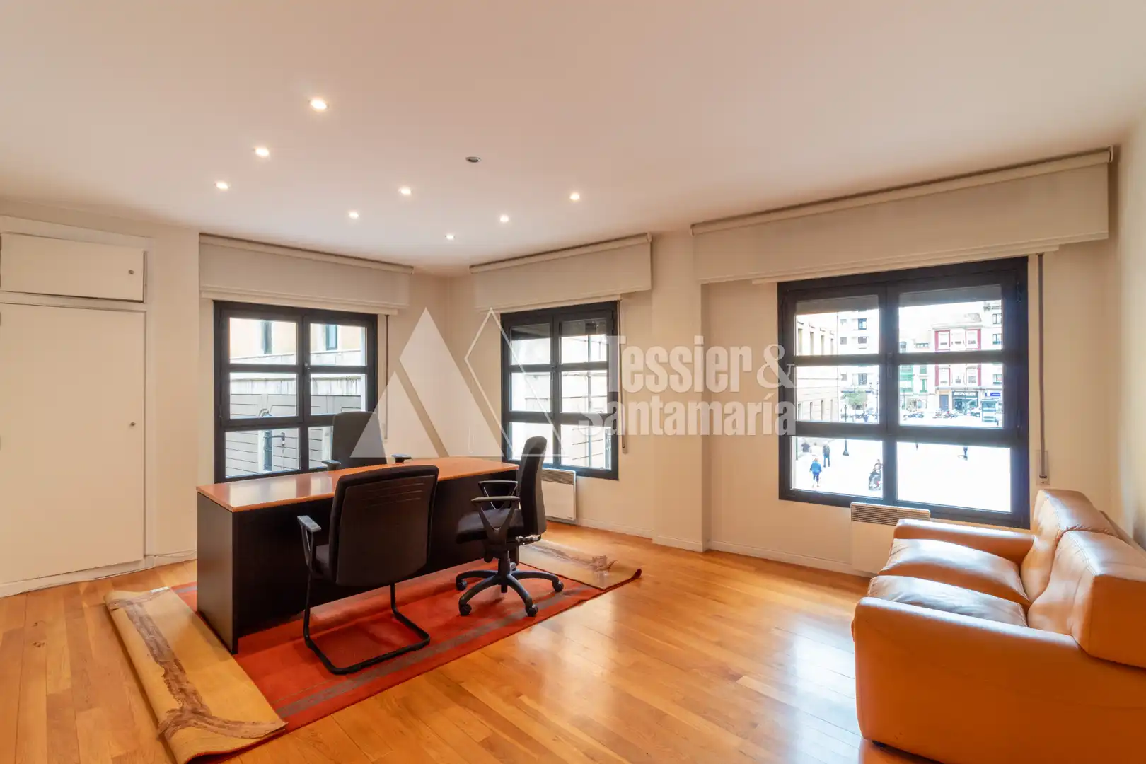 Büro zur Miete in Gijón  mit Heizung und Möbliert
