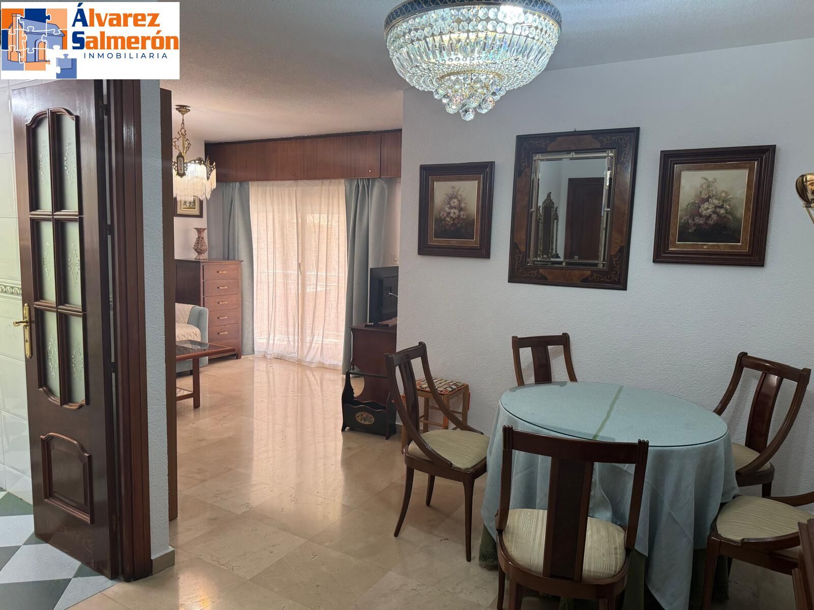 Menjador de Pis de lloguer en  Granada Capital amb Aire condicionat, Calefacció i Terrassa