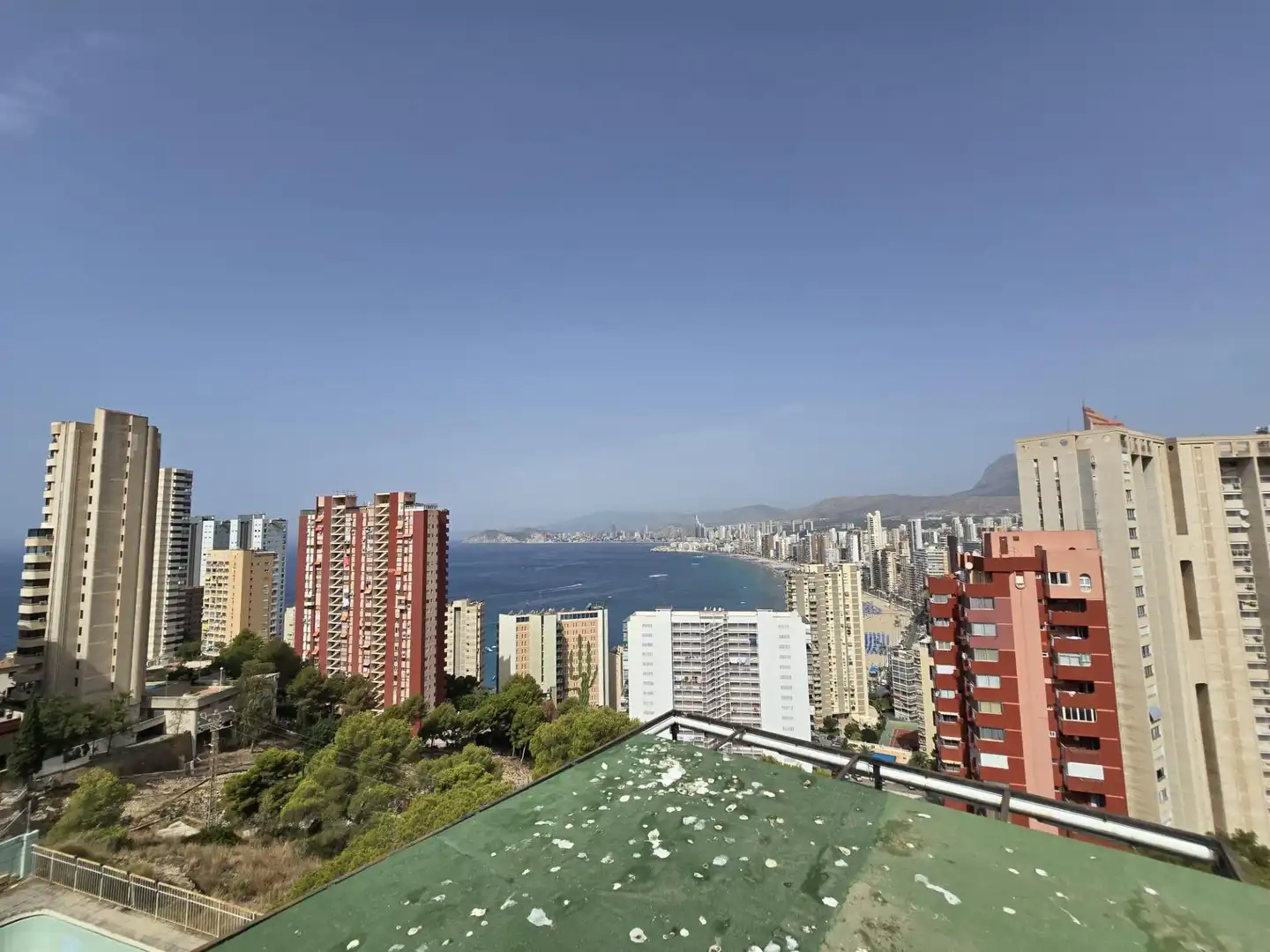 Außenansicht von Haus oder Chalet zum Verkauf in Benidorm mit Privatgarten, Terrasse und Abstellraum