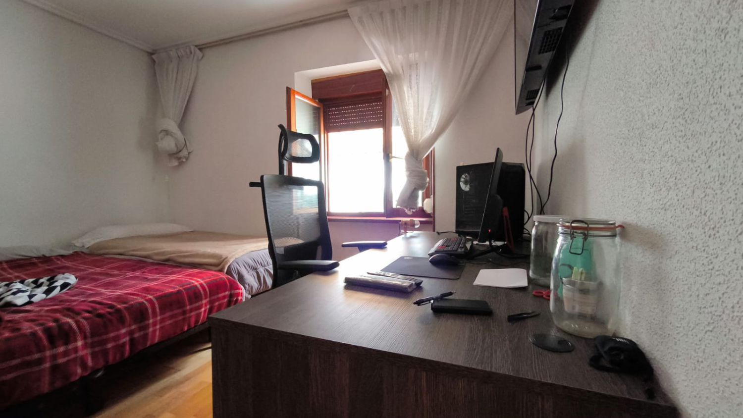 Dormitori de Casa adosada en venda en Vitoria - Gasteiz amb Calefacció, Parquet i Traster