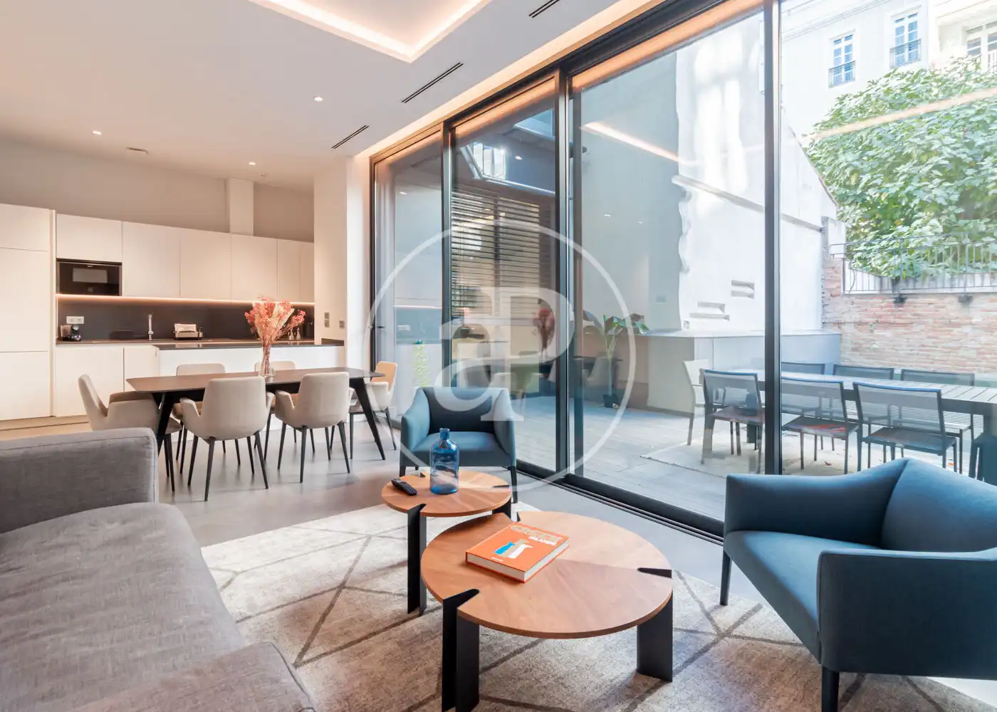 Living room of Flat for rent in  Madrid Capital  with Air Conditioner, Heating and Terrace