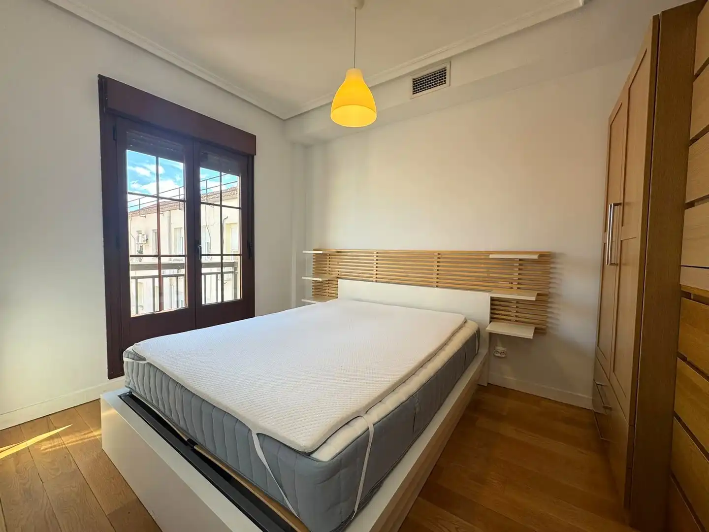 Schlafzimmer von Dachboden zur Miete in Barrio de Salamanca