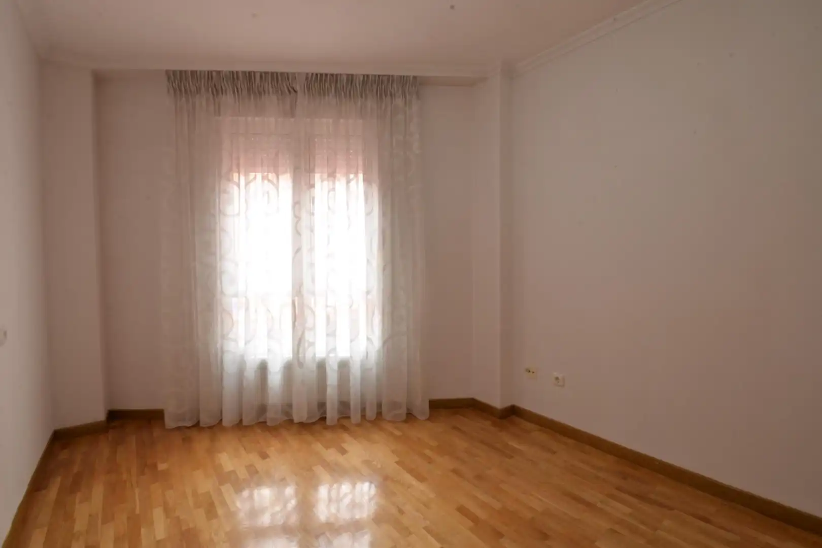 Habitación de Piso en venta en Oviedo  con Calefacción y Trastero