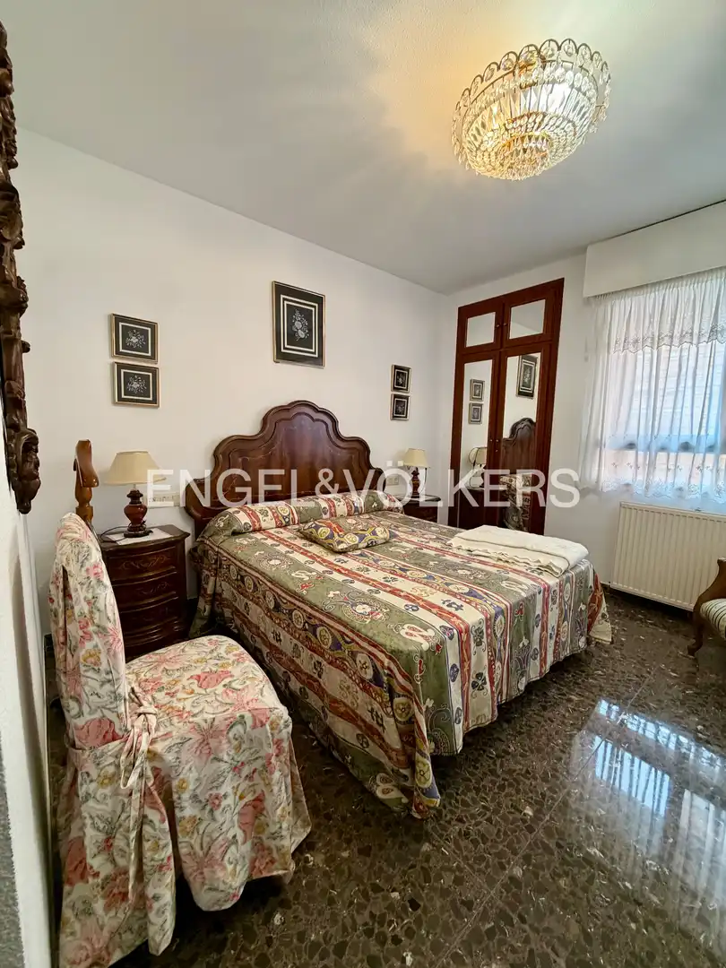 Bedroom of Flat for rent in Valencia  with Air Conditioner, Heating and Balcony
