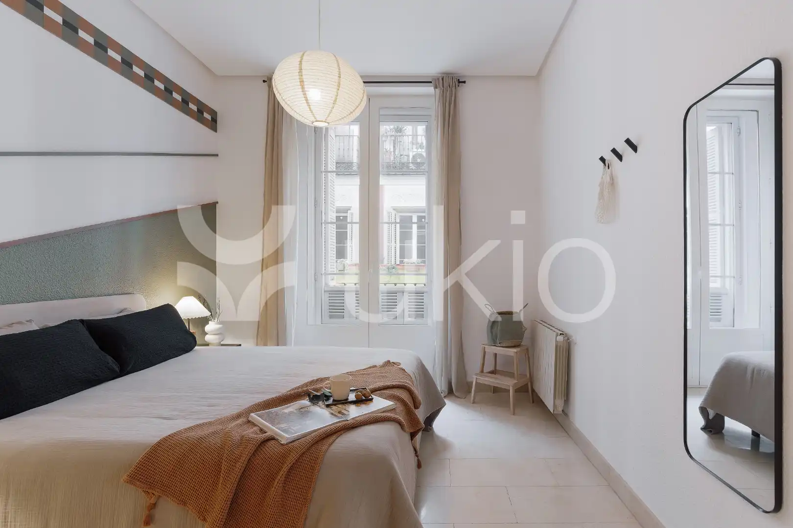 Dormitori de Apartament de lloguer en Madrid amb Aire condicionat, Calefacció i Moblat