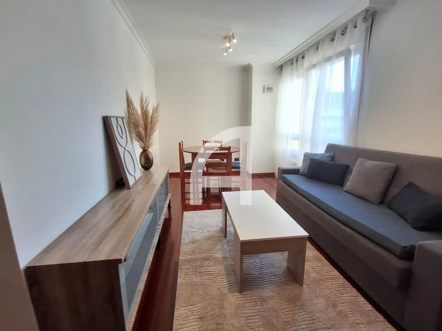 Wohnung zur Miete in R. de Rosalía de Castro, Centro - Areal
