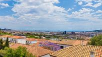 Exterior view of Single-family semi-detached for sale in  Barcelona Capital  with Air Conditioner, Heating and Private garden