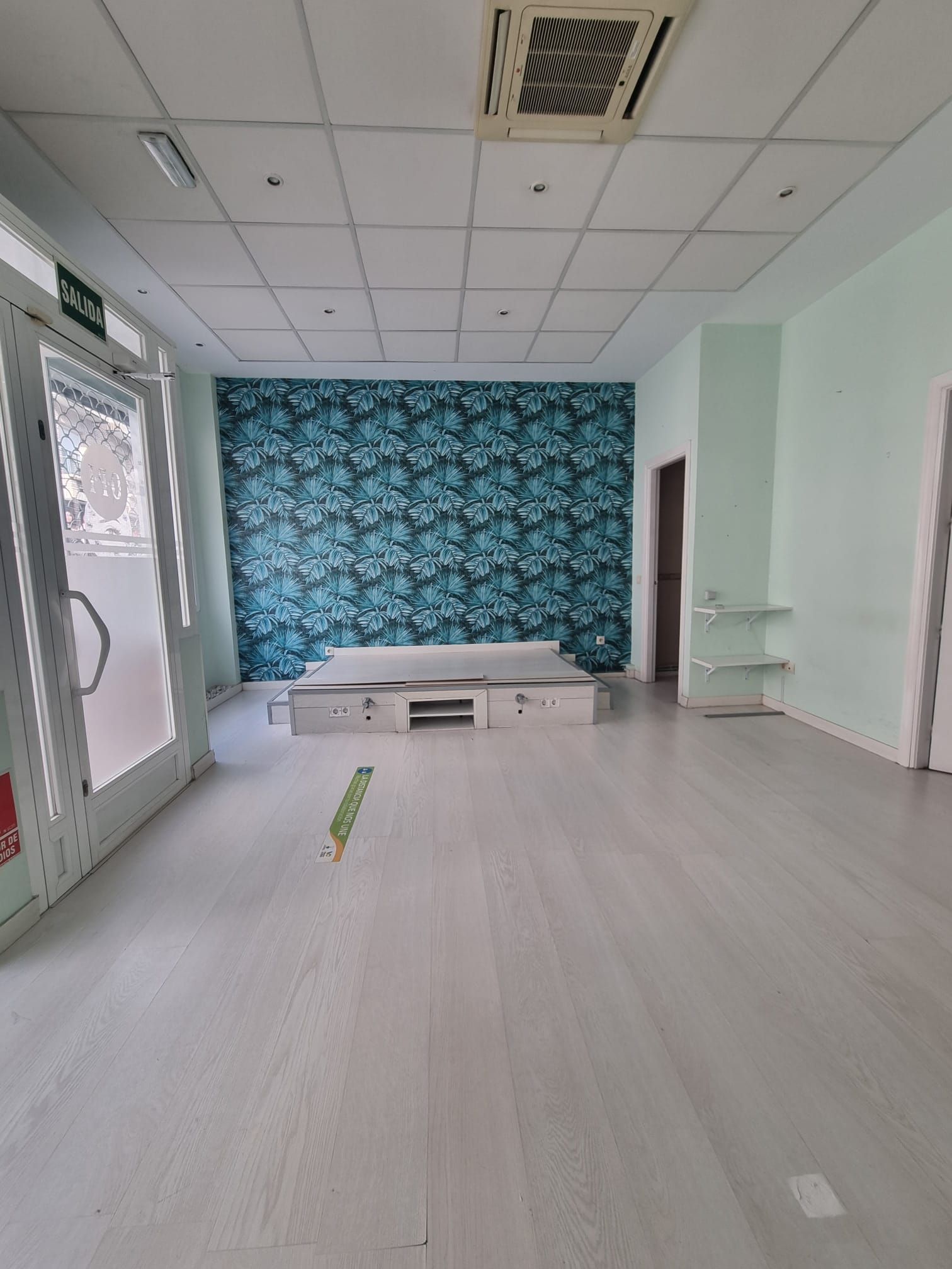 Dormitori de Local en venda en Villanueva de la Cañada amb Aire condicionat