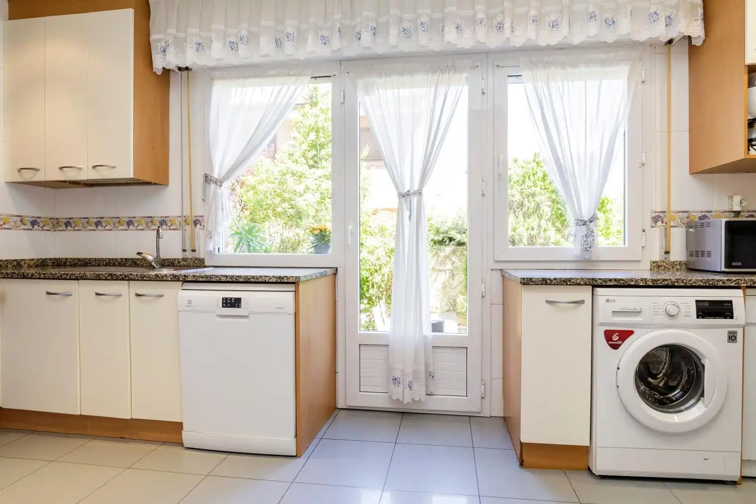 Kitchen of Detached homes for sale in Zaragoza  with Heating, Private garden and Terrace