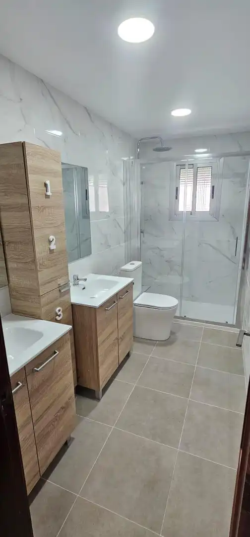 Baño de Piso para compartir en Valencia con Terraza y Amueblado