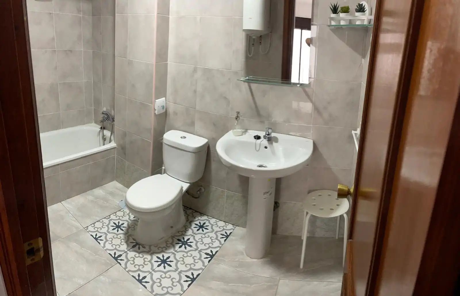 Baño de Apartamento de alquiler en Jerez de la Frontera con Aire acondicionado, Amueblado y Balcón