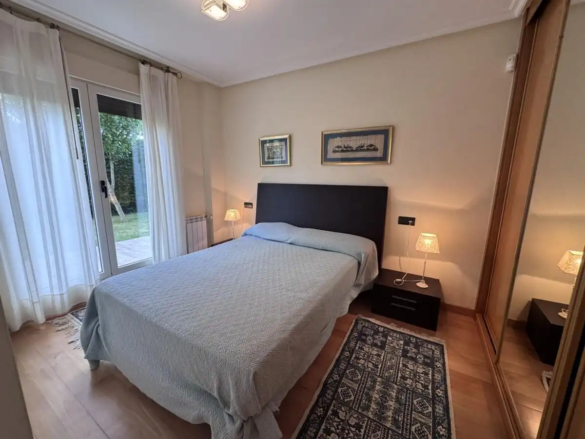 Schlafzimmer von Wohnung zum Verkauf in Llanes mit Heizung, Privatgarten und Terrasse