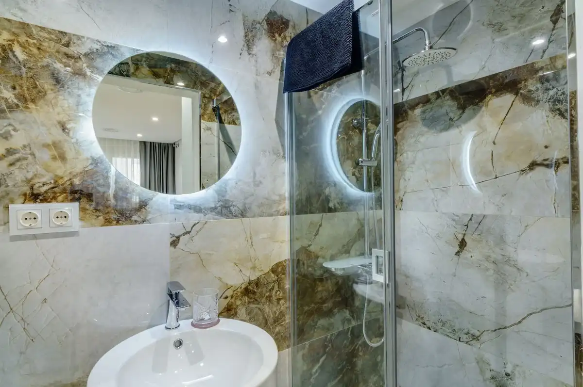 Baño de Planta baja de alquiler en Estepona con Aire acondicionado, Terraza y Piscina comunitaria
