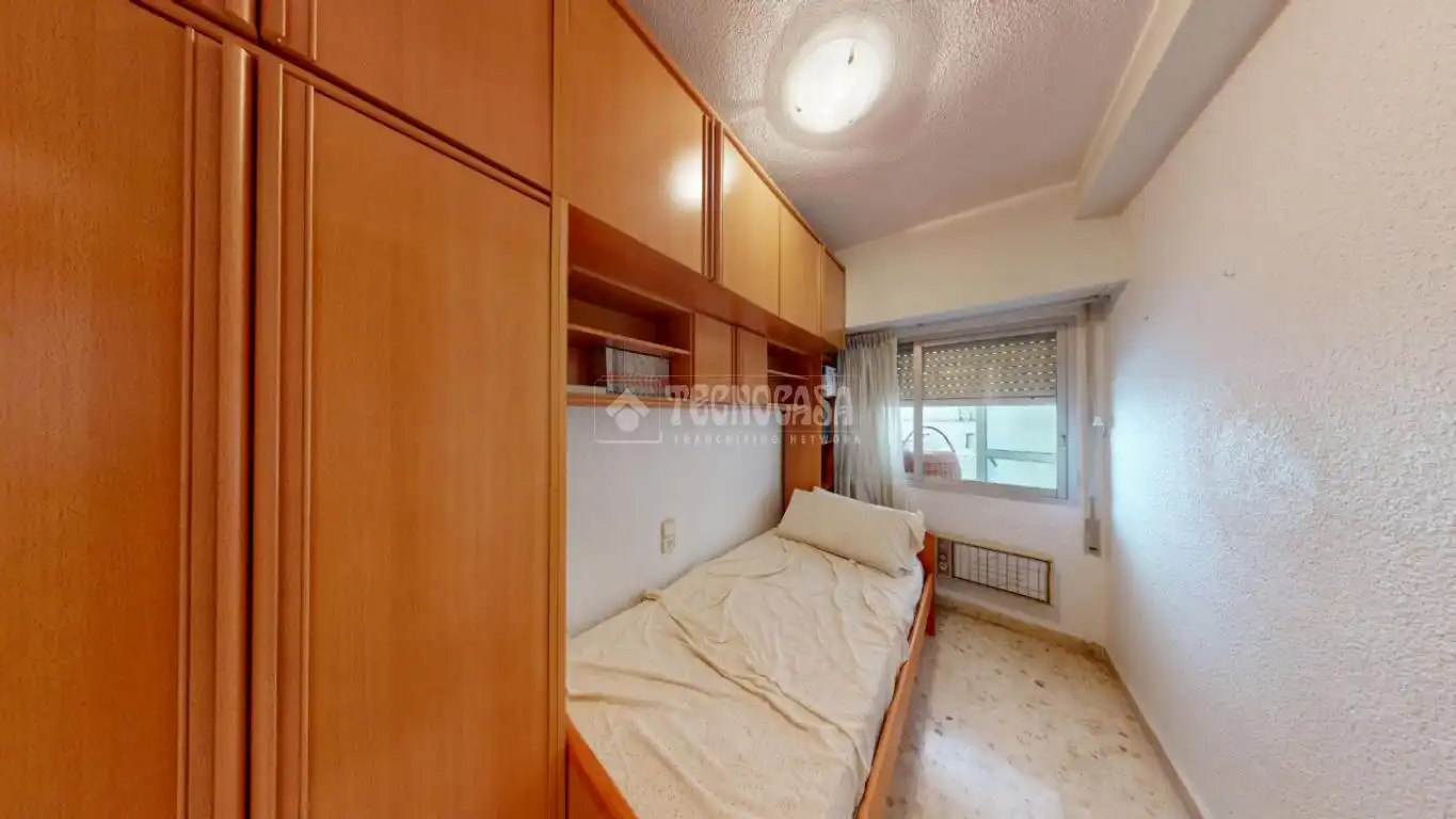 Bedroom of Flat for sale in Valencia  with Air Conditioner and Balcony