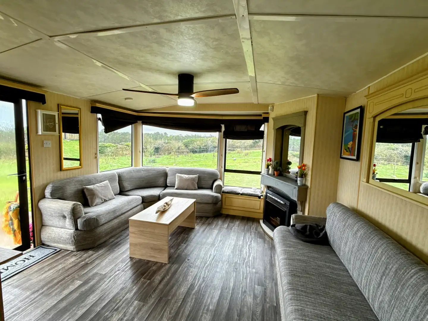 Sala de estar de Finca rústica en venta en Ponteceso con Calefacción y Amueblado