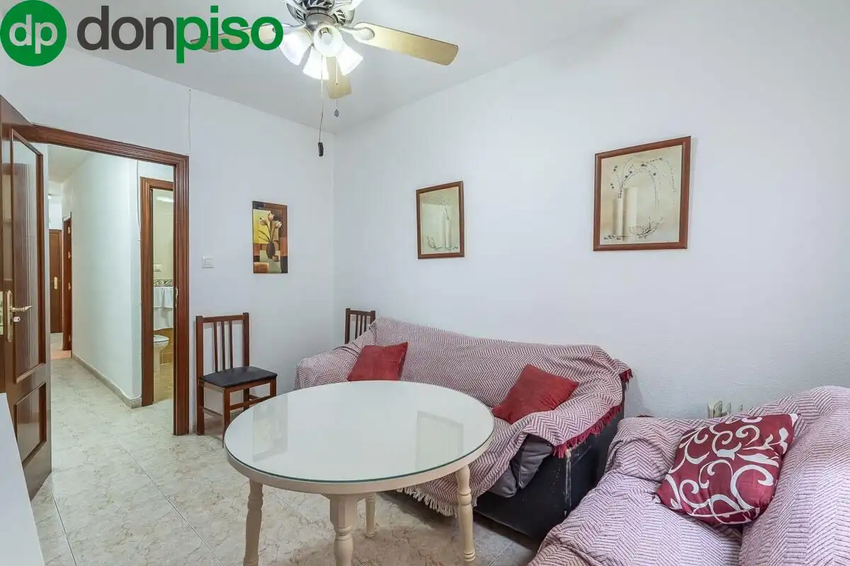 Sala de estar de Piso en venta en  Granada Capital con Amueblado