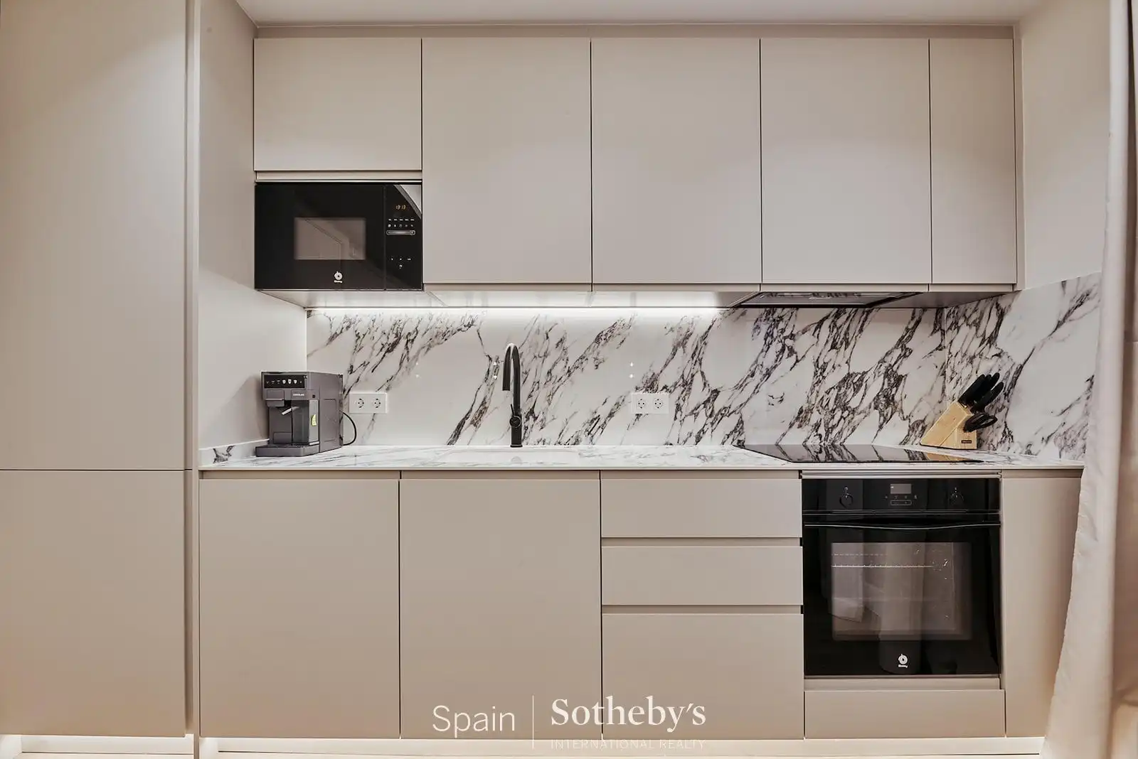 Apartment with lift for sale in Calle del Alcalde Sainz de Baranda, imagen 8