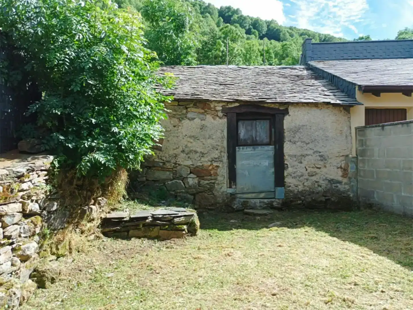 Vista exterior de Casa o chalet en venta en Murias de Paredes con Balcón