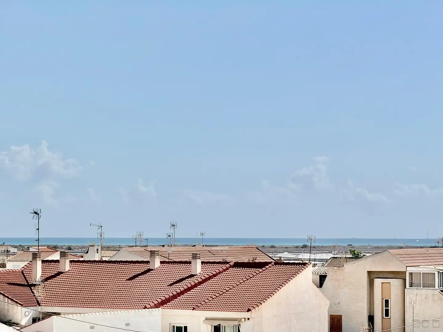 Vista exterior de Pis en venda en San Pedro del Pinatar amb Aire condicionat, Terrassa i Traster