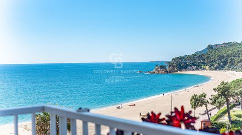 Piso alto en venta en primera línea de mar en Playa de Fenals, Lloret de Mar