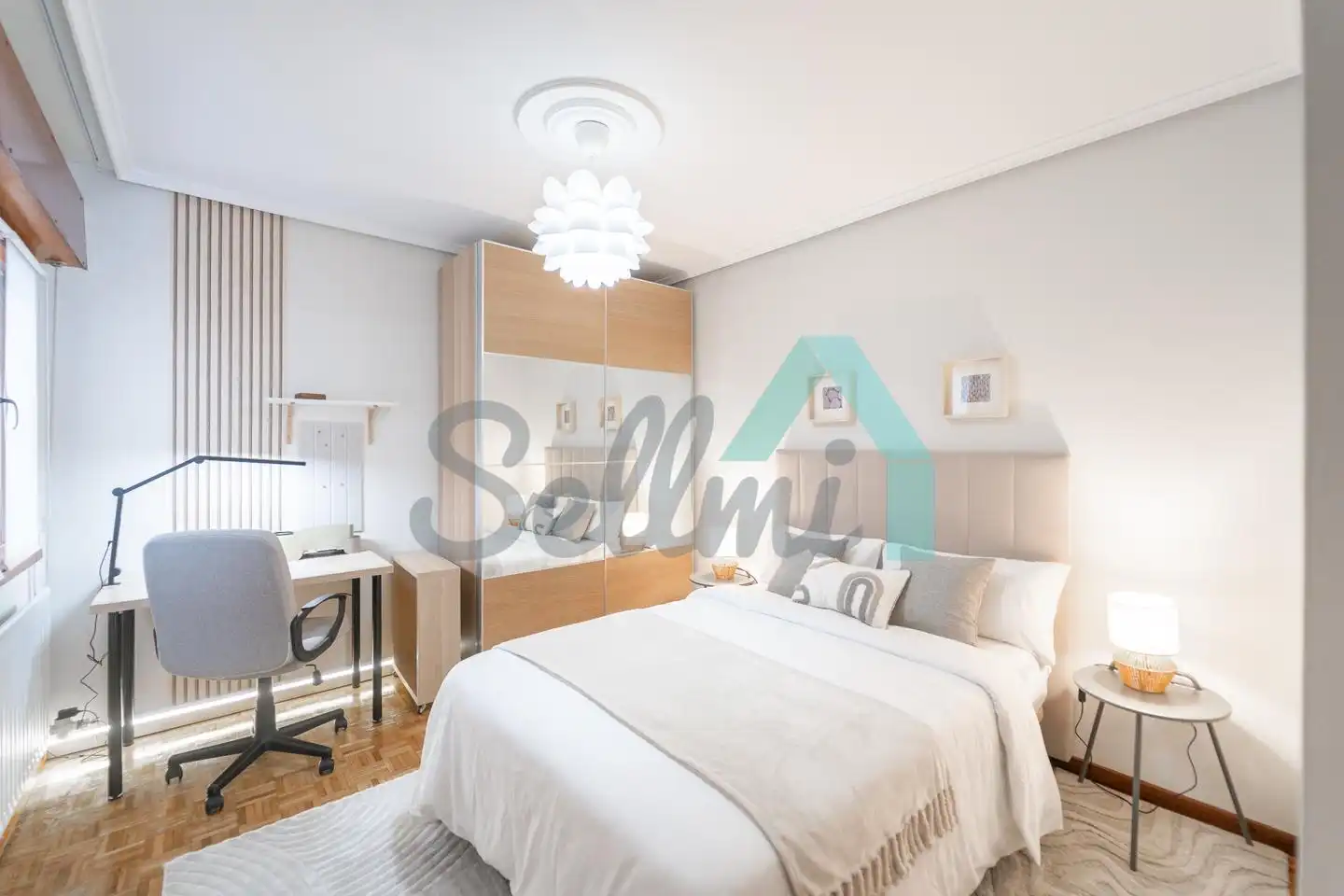 Schlafzimmer von Wohnung zur Miete in Oviedo  mit Heizung, Parkett und Möbliert