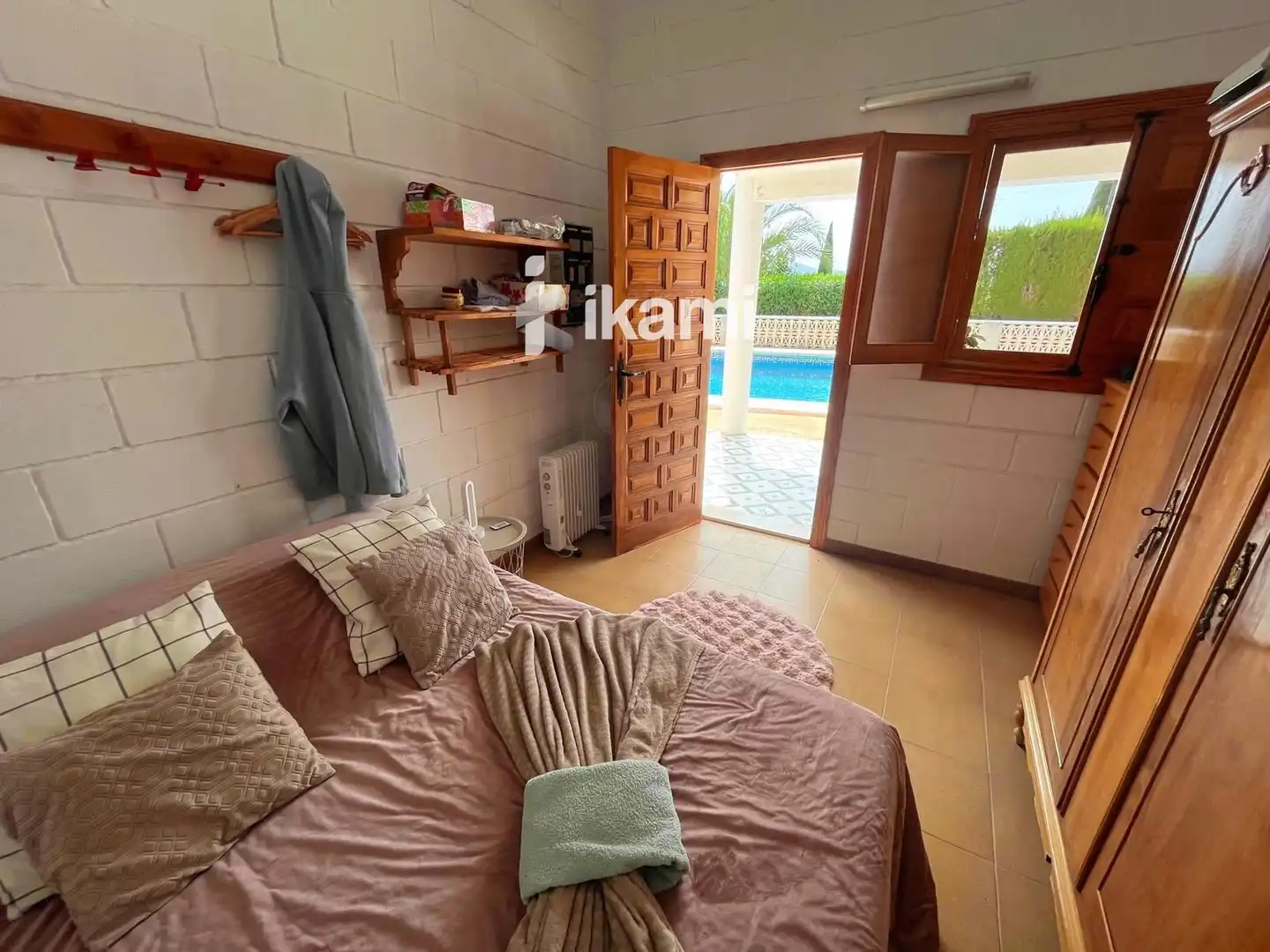 Habitación de Casa o chalet en venta en Elda con Calefacción, Trastero y Piscina