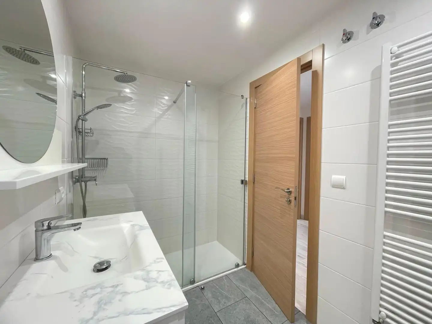 Baño de Apartamento de alquiler en Ponferrada con Calefacción, Terraza y Trastero