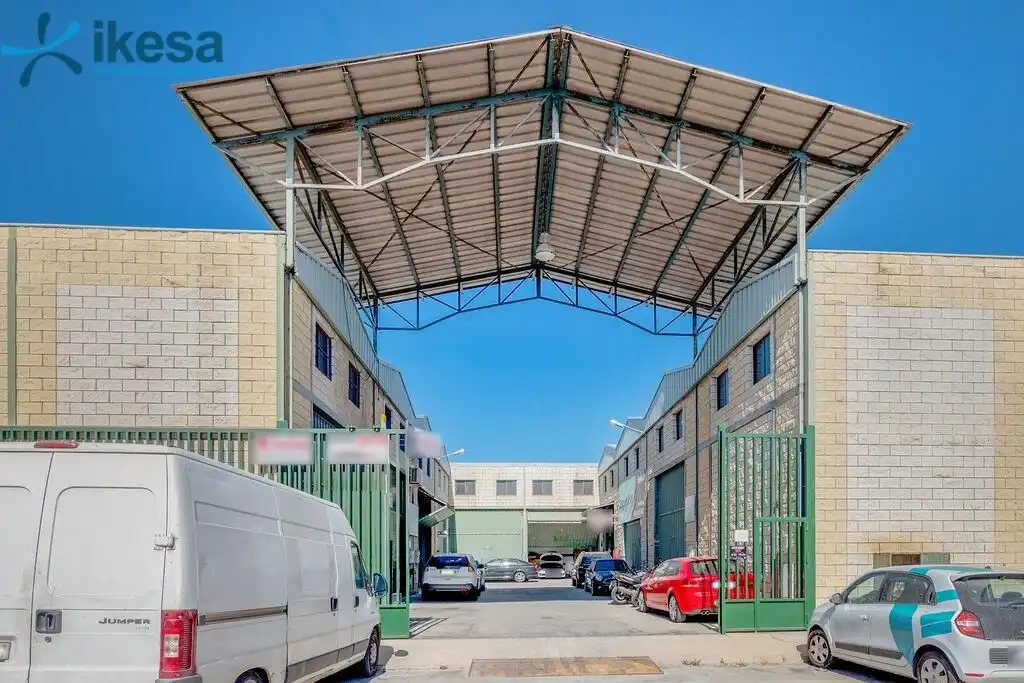 Fabrikhallen zum Verkauf in Nuevo Parque - Los Rosales - Tráfico Pesado