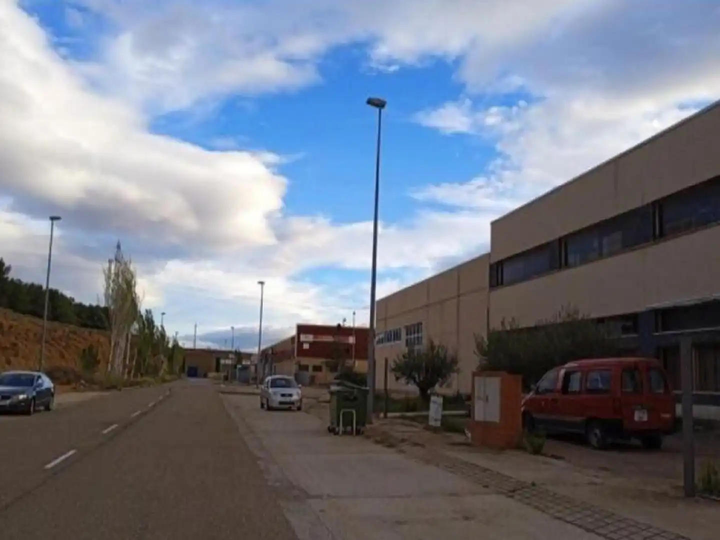 Vista exterior de Nau industrial en venda en La Almunia de Doña Godina 