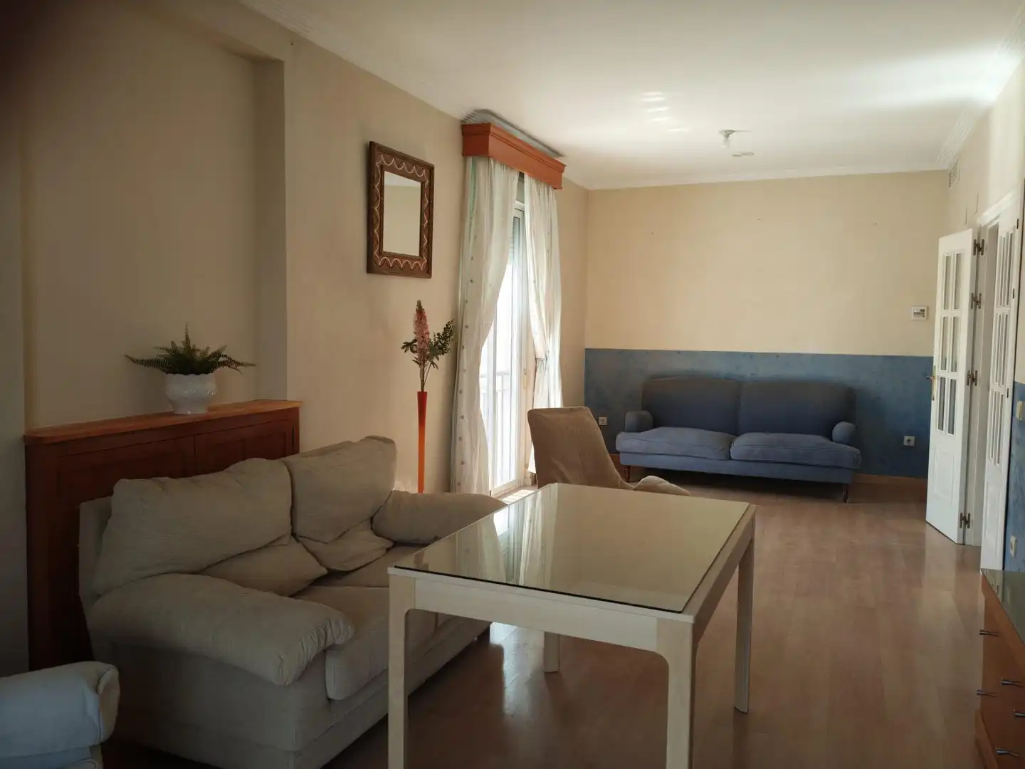 Sala de estar de Piso en venta en Sevilla con Balcón y Jacuzzi
