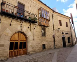 Vista exterior de Pis en venda en Zamora Capital  amb Calefacció, Jardí privat i Traster