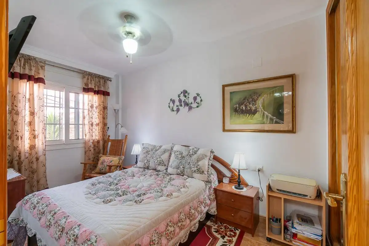 Habitación de Casa o chalet en venta en Orihuela con Aire acondicionado, Jardín privado y Trastero