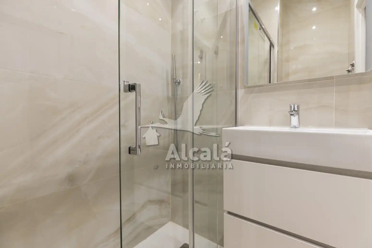 Baño de Piso en venta en Azuqueca de Henares con Aire acondicionado, Jardín privado y Domótica
