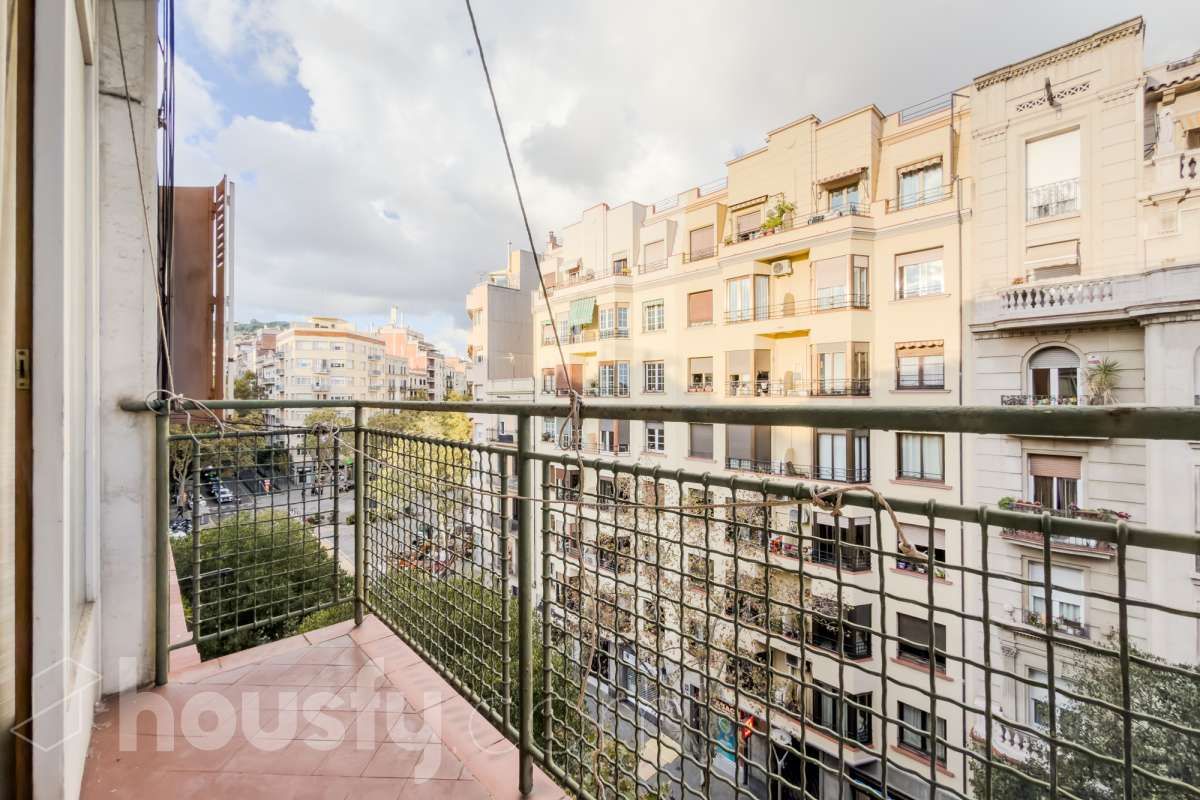 Vista exterior de Pis en venda en  Barcelona Capital amb Aire condicionat, Calefacció i Parquet